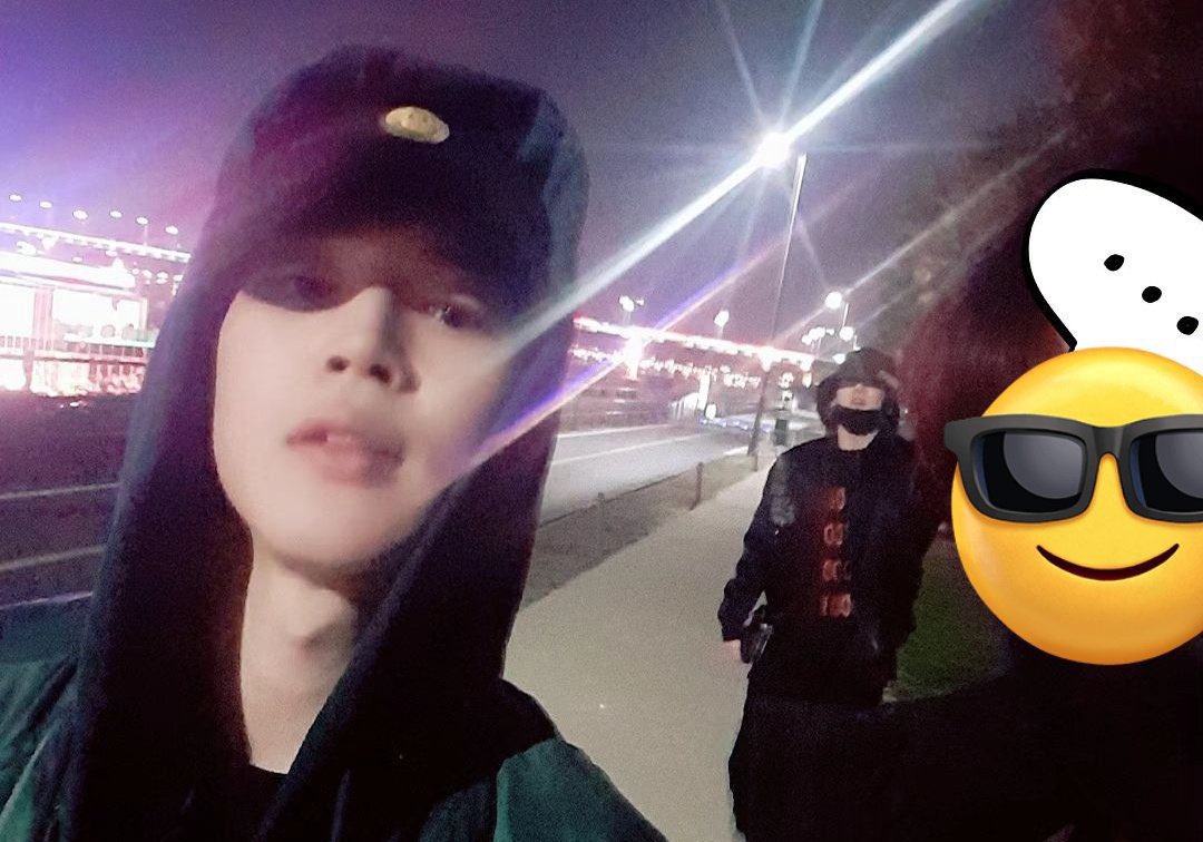 taeloveseeker's tweet photo. FOTOĞRAFTAKILER GERÇEKTEN JIKOOKMUS 😭😭😭 https://t.co/S9oE0YgMmv