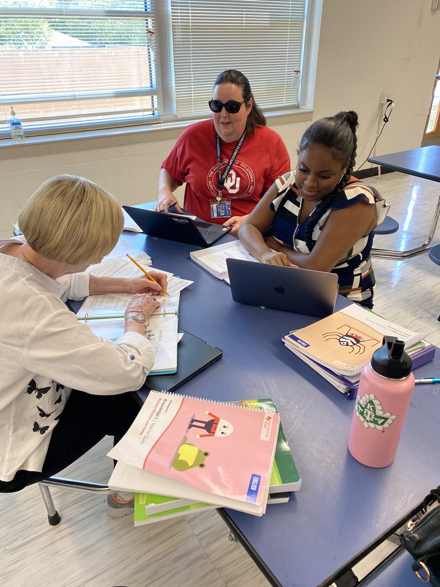 WMAndersonES's tweet photo. Our teams collaborated on their lessons for Amplify and Eureka with their vertical teams during PD this afternoon. #LevelUpWithLearning #ReadyForTheGame #WeAreFamily https://t.co/BEPh6dLe36