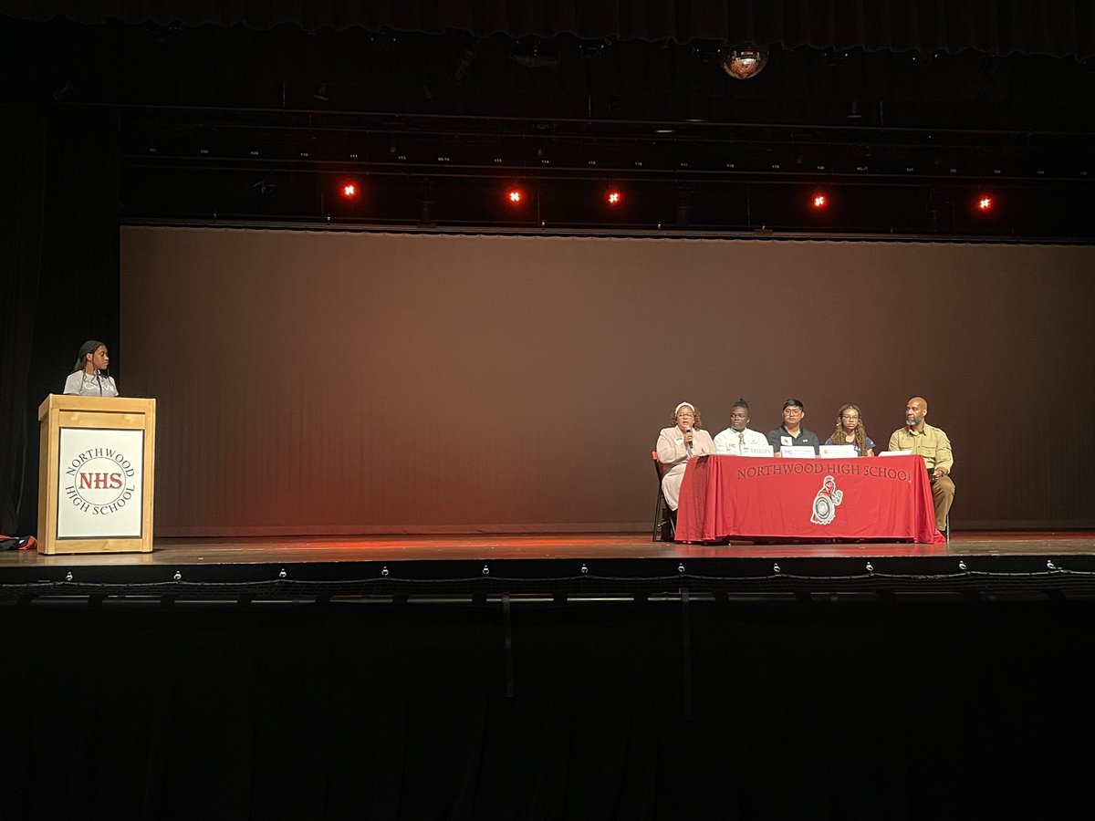 MCPSYouMatter's tweet photo. Today is a great day to be a Gladiator! Todayโs Gladiator #Leadership & SSL Summit theme was ' #Leadership & #Service โ We can't wait to see how our Gladiator leaders rise to the challenge. Today was a reminder that student #leaders are the future! #GLADIATORPRIDE #GLSSUMMIT https://t.co/rByjHGURxj