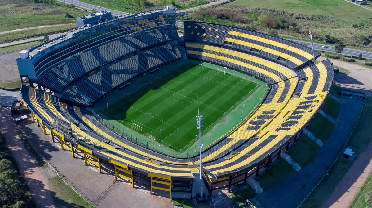 La Bombonera y el Campeón Del siglo  son los dos estadios más lindo de Sudamérica.