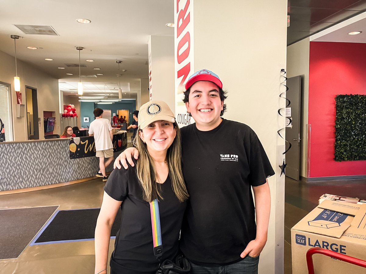 UHadmissions's tweet photo. Cougar Move-in is in full swing. We're so excited to see everyone on campus! π»
#UniversityofHouston #UHLiving #CoogMove23 https://t.co/CK8RZCXEfp