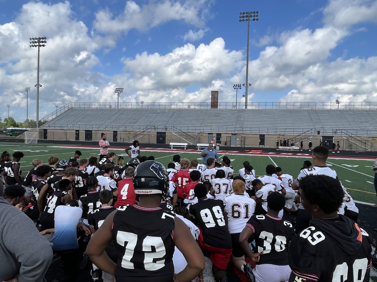 Congratulations to our Week 1 Coach of the week! It goes to our Principal Dr. Mendez! Thank you for coming and speaking to our players tonight getting them ready for week 1! <a href="/dmendez2378/">Dr. Danny Mendez</a>