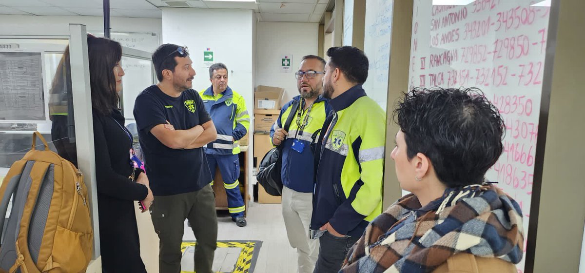 Samumetropolita's tweet photo. El objetivo de esta jornada, que continúa este viernes, es seguir fortaleciendo los lazos del SAMU 🙂intercambiar conocimientos, generando con ello las mejoras y avances que requiera la institución, en beneficio de la comunidad 👨👩👦👦
#ElSAMUdeTodos 🤳🏽📲1️⃣3️⃣1️⃣ https://t.co/h42kvYywu9