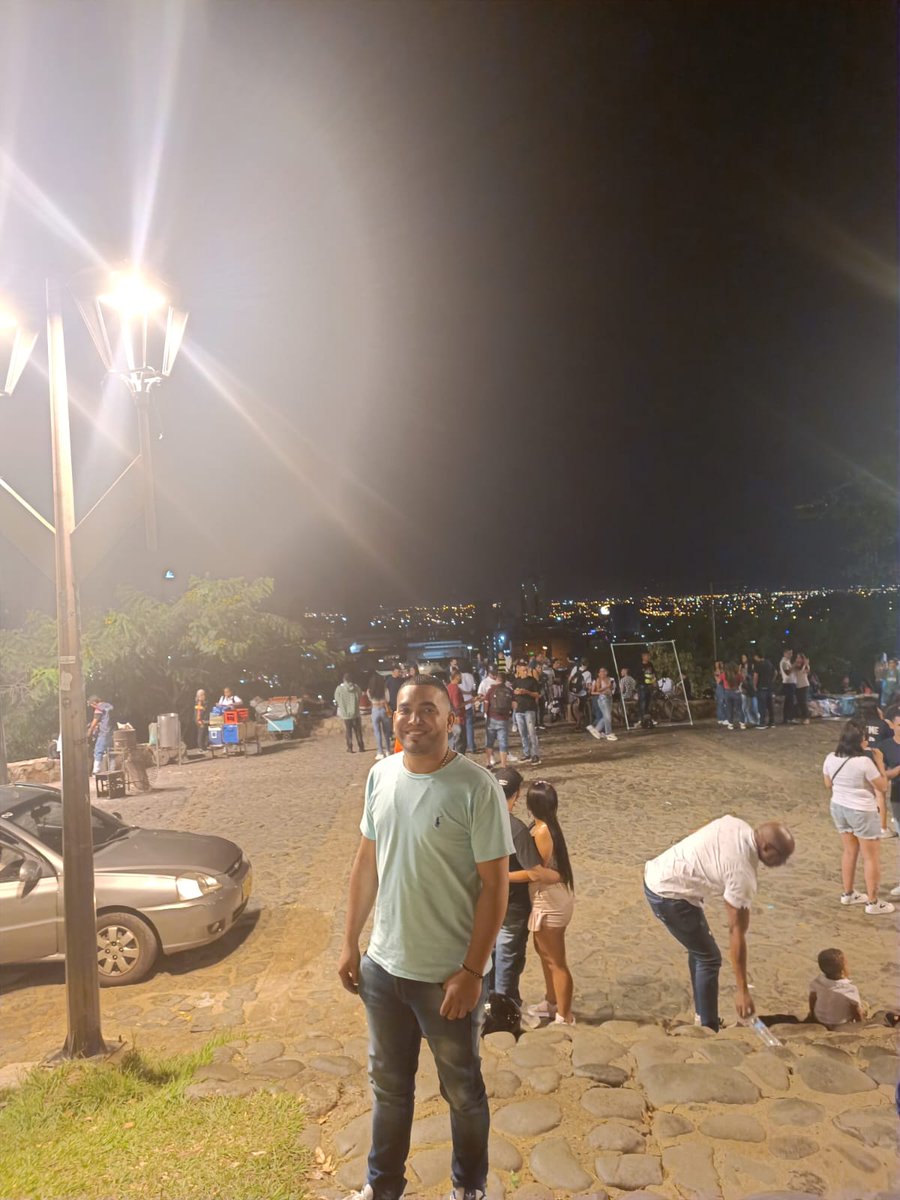 7AgostoDe1924's tweet image. Ya que hoy es jueves de tbt, nos fuimos con unos en la sucursal del cielo.  #CaliVe