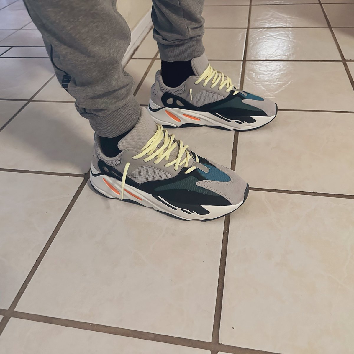 moeedoeeTV's tweet image. #kotd #waverunners #yeezy 

Because the last pic was mid 👟