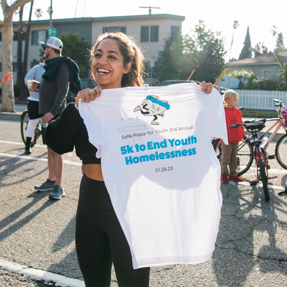 Hannah_Benet's tweet photo. It's National Nonprofit Day! A lot of my photo work takes place in non-profit spaces. These images are from a 5k fundraiser for @safeplaceforyouth — an amazing organization where I've photographed a variety a projects  including marketing content, portraits and events. https://t.co/YGOxUqsSFD