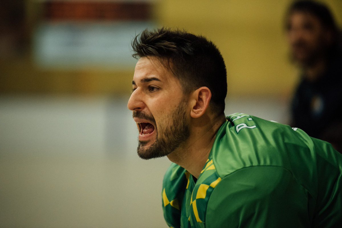 EsportGironi's tweet photo. HOQUEI PATINS-L'@hoqueiolot anuncia la continuïtat de Pau Flores (@pau_flores16)
L'olotí defensarà la porteria garrotxina per 8a temporada consecutiva després del seu retorn procedent del CP Manlleu.
#OKPlata #MercatoOK #OKMercat https://t.co/gr9E1yvVJV