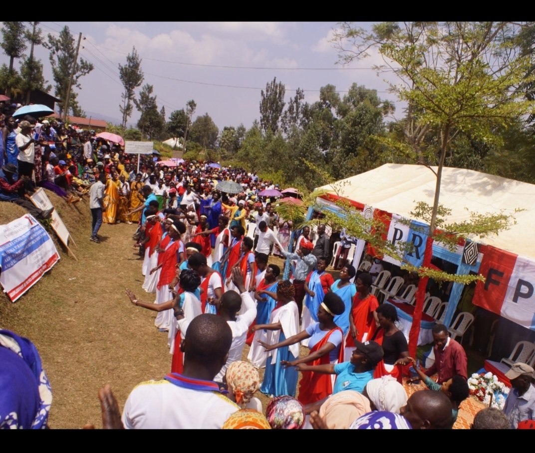 SectorNkanka's tweet photo. Abatuye umurenge wa Nkanka @RusiziDistrict uyu munsi turashimira @rpfinkotanyi kubyo imaze kutugezaho mu iterambere mu inkingi y'ubukungu,Imiyoborere myiza,imibereho myiza n'ubutabera. Turashimira HE @PaulKagame wadufashije kugera ku byiza byinshi. @HabitegekoFran1 @DrKibiriga https://t.co/ya02Ng2NIa