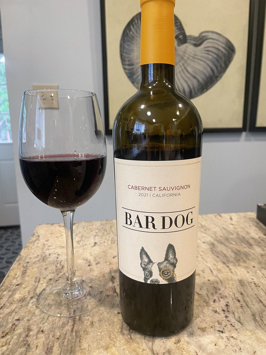 christa42's tweet photo. New wine tonight! 🍷🐶🐾 #bardog https://t.co/4StfJu2Kf1