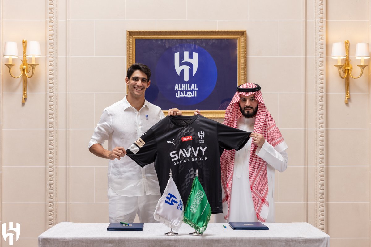 Alhilal_FC's tweet photo. 📸 أهــلاً "بـونـو" 🤩💙

#بونو_هلالي https://t.co/IT65Nubbiu