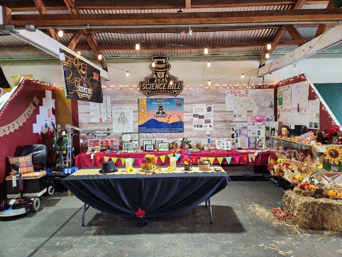 Julia Decker tweet media