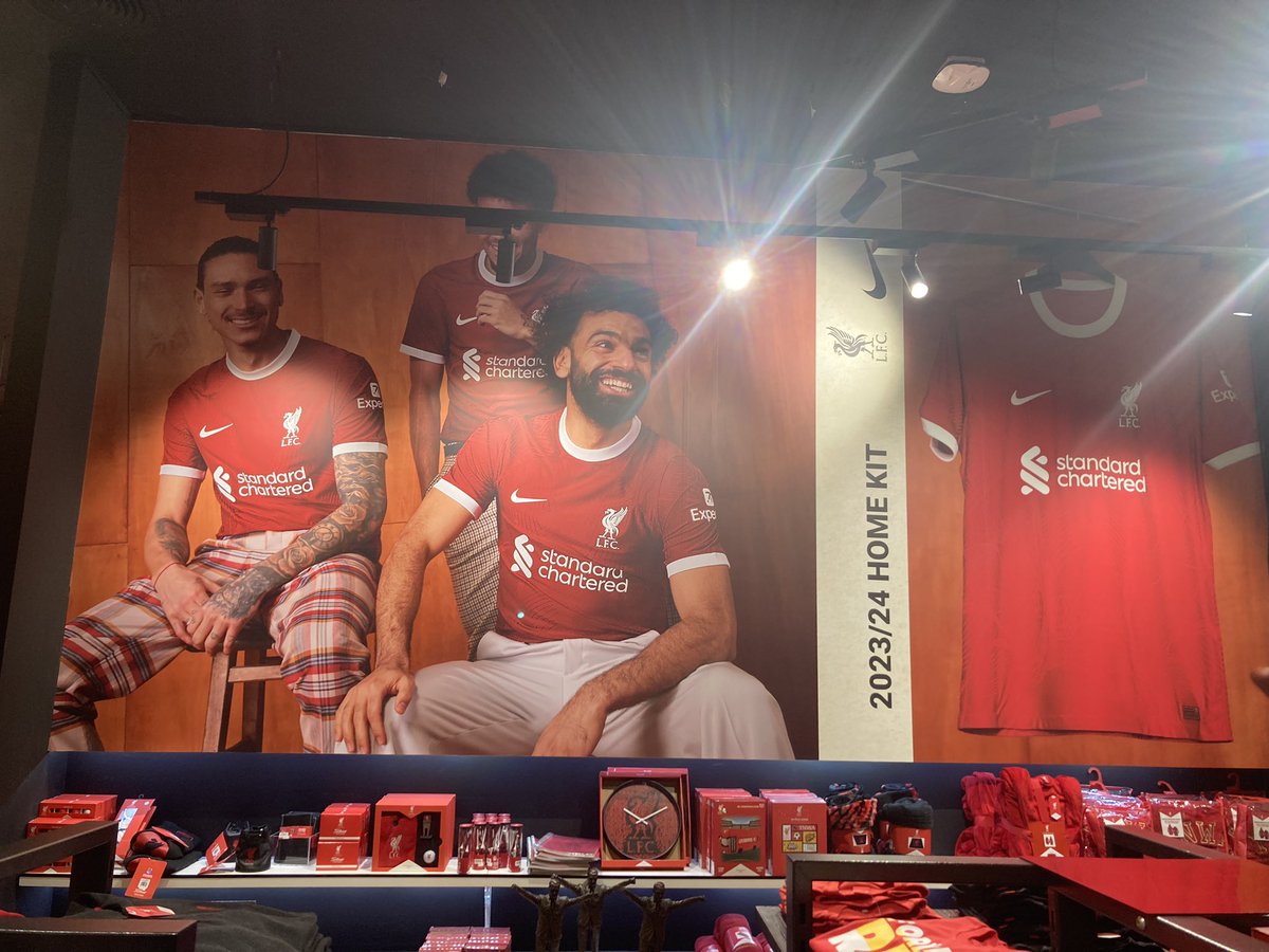 Tameration's tweet photo. Our source of pride 🇪🇬
#LFCstore
#dubaimall
@MoSalah https://t.co/dSH95LVViX