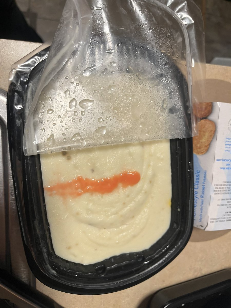 Went to make a quick dinner tonight before my zoom meeting, but when I opened my mashed potatoes they had some weird orange substance on them 🤢
This brand is normally good but I’m not taking my chances tonight #BobEvans