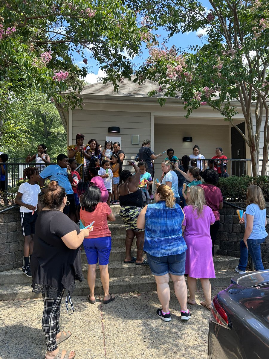 Amy Taylor tweet media