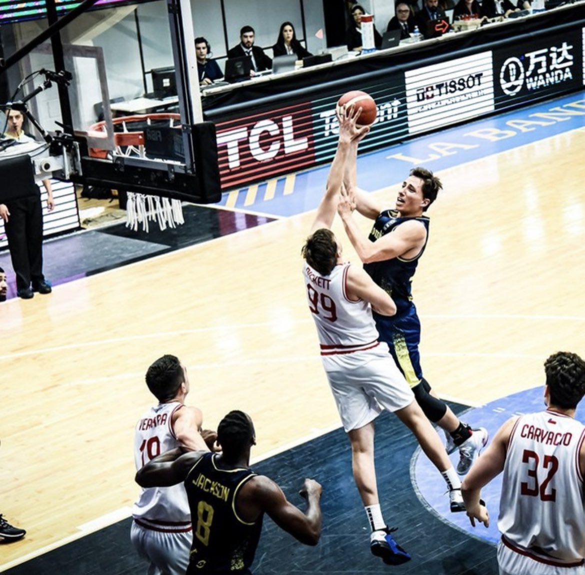 TeamChile_COCH's tweet photo. ¡SEMIFINALISTAS INVICTOS! 🔥🔥🔥

El Team Chile 🇨🇱 de Básquetbol 🏀 avanzó a las semifinales del preclasificatorio olímpico americano de Santiago del Estero 🇦🇷, luego de batir a Colombia 🇨🇴 (77-65) y sumar su tercer triunfo en línea.

Los dirigidos por Manuel Córdoba se adjudicaron el grupo B y de no mediar una sorpresa mayúscula, enfrentarán al dueño de casa 🇦🇷 por un cupo en la final.

El partido será este sábado a las 17:10 (hora 🇨🇱).

#VamosTeamChile 🇨🇱