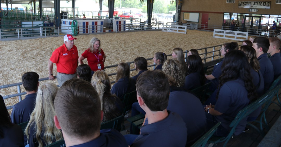 MoAgriculture's tweet image. Director Chinn had a busy day at the @MoStateFair! 

Legislative Day is a great opportunity for our state's legislative leaders to catch a glimpse of agriculture in our state! We love having them on the fairgrounds to celebrate #MoAg.

#connectMore