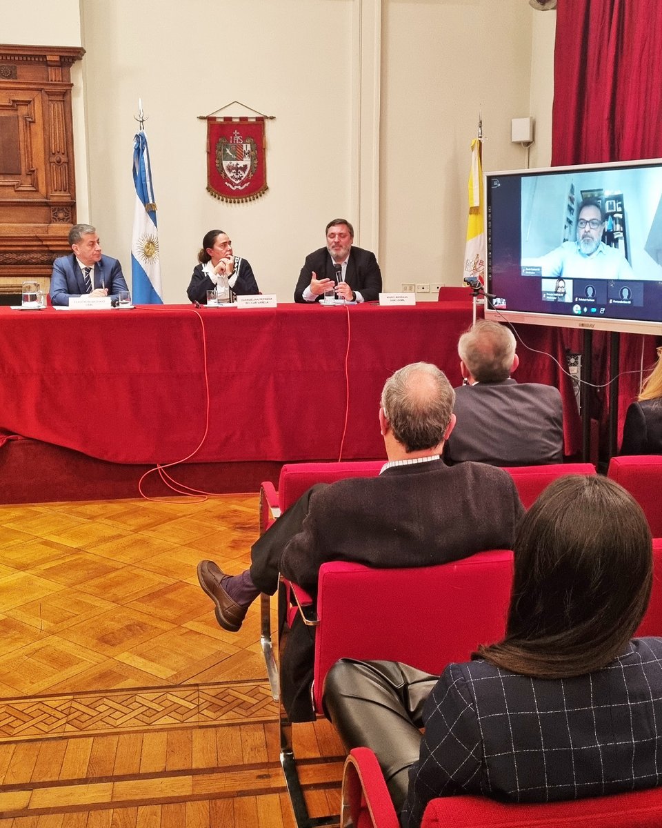 fceye_usal's tweet photo. “Sostenibilidad y Negocios: oportunidades en el nuevo escenario global” fue el tema del cuarto encuentro de #EmpresasyValores.
Fue organizado por el #MBAUSAL y las organizaciones miembro del Consejo Empresarial de la FCEYE, con el apoyo de la Fundación Hanns Seidel. https://t.co/EXABkXF4if