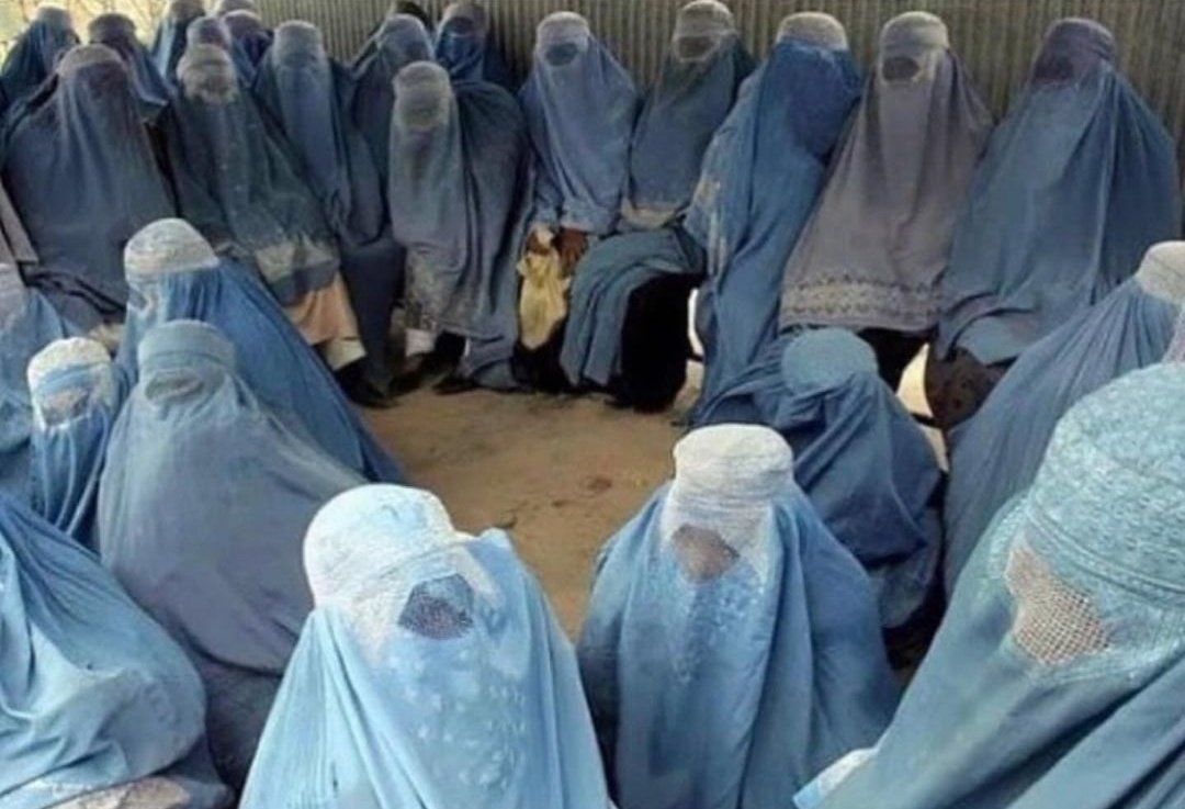 İslam devrimi olmadan önce Afganistan/İslam devrimi sonrası Afganistan

Vatan islamdan daha önemlidir, islama değil vatanınıza sahip çıkın