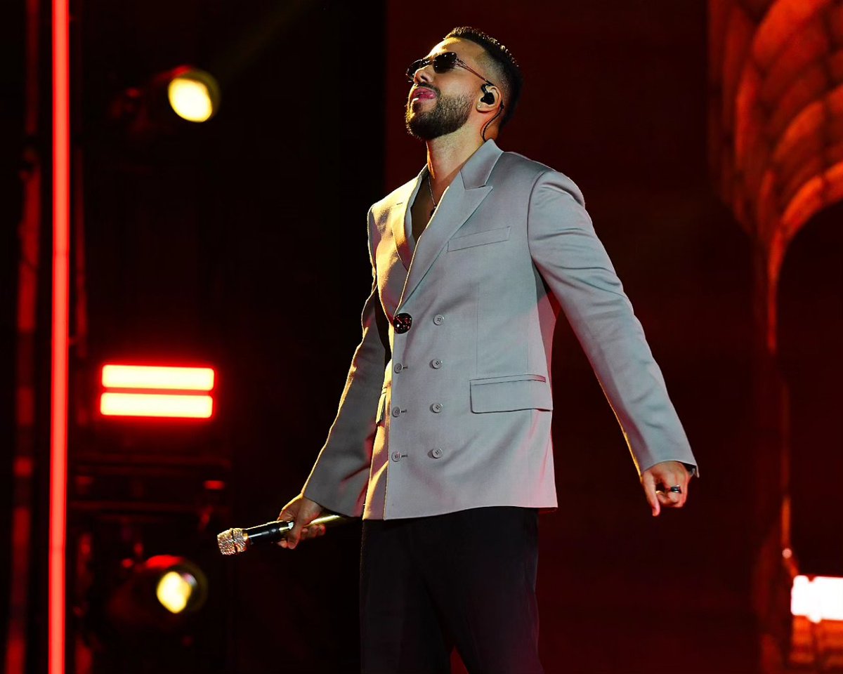 RomeoSantosPage's tweet photo. 2/2 en Ciudad de México 🇲🇽 

Gracias a los 45 mil Romeistas presente, y a Christian Nodal 🙏❤️ https://t.co/0XvM4qoIIU
