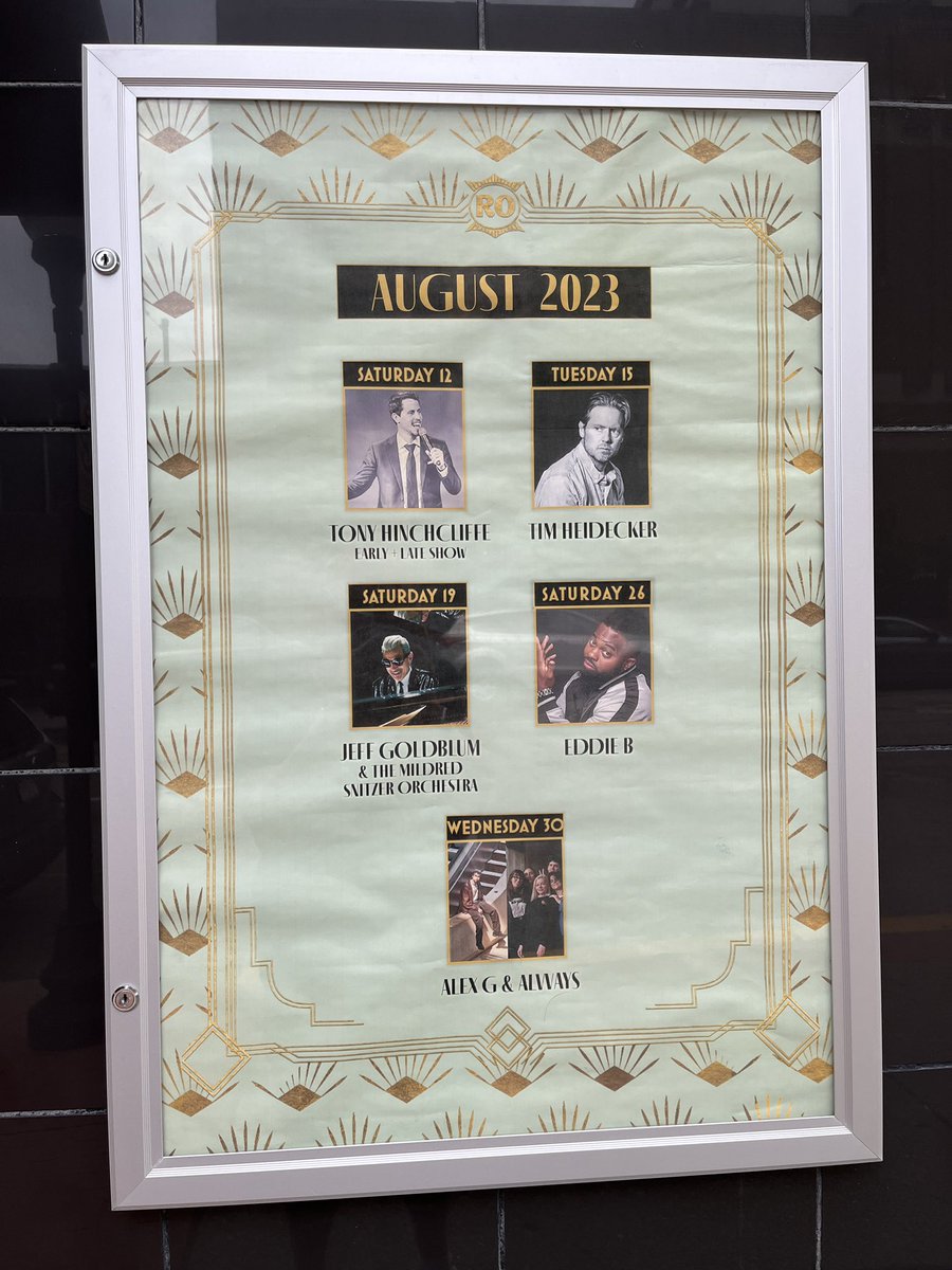 Bloomchen_'s tweet image. As someone with a similar name, we noticed this right away…but how could it be right on one side but not the other?