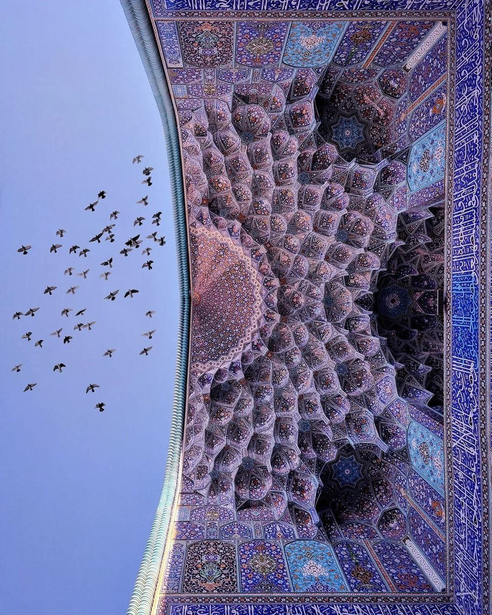 Entrance of the Sheikh Lotfollah Mosque in Isfahan, Iran

Constructed in 1619 during the reign of Shah Abbas the Great

📸IG: juggernaut1