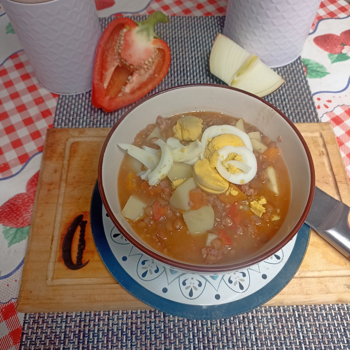 jedialbo's tweet photo. De todo siempre hay que sacar enseñanzas, mis días en casa me han servido para aplicarle al arte culinario, he aquí mis primeras lentejas , buen provecho cauros #compinql #arbitroql https://t.co/UmKzuYSu7i