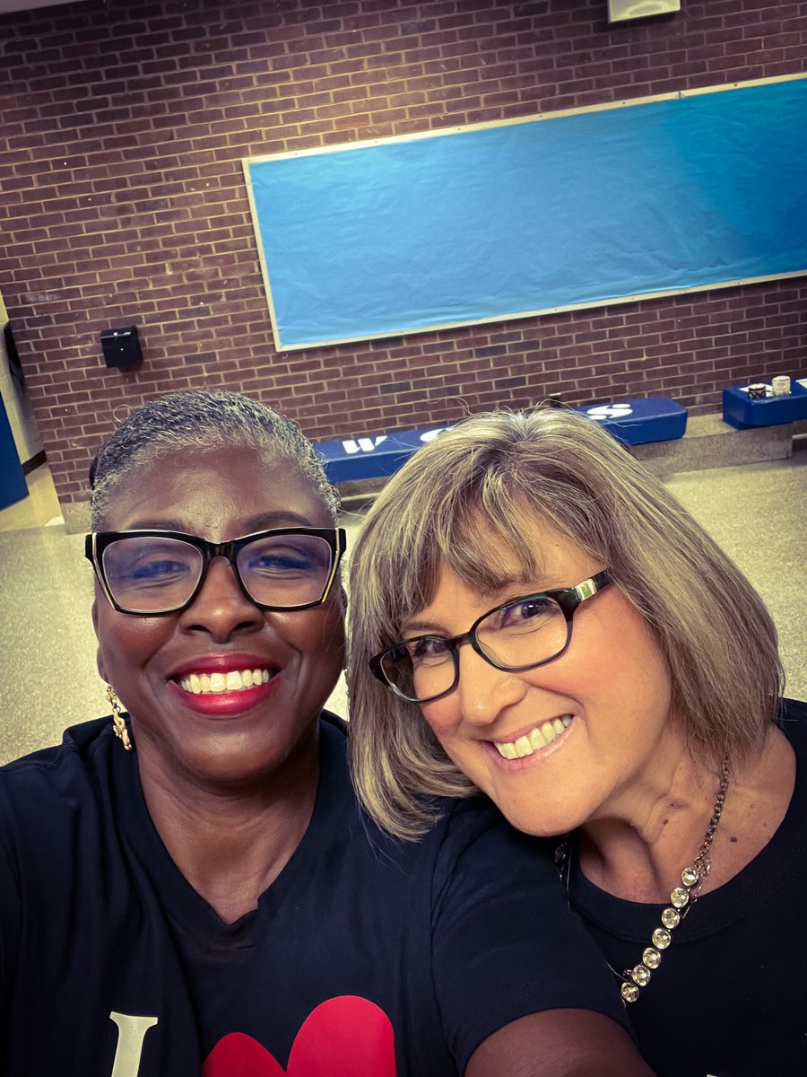 DelareseTownse2's tweet image. Excited about the AP Lang &amp;amp; AP Lit Collaboration session! #Settingthestage