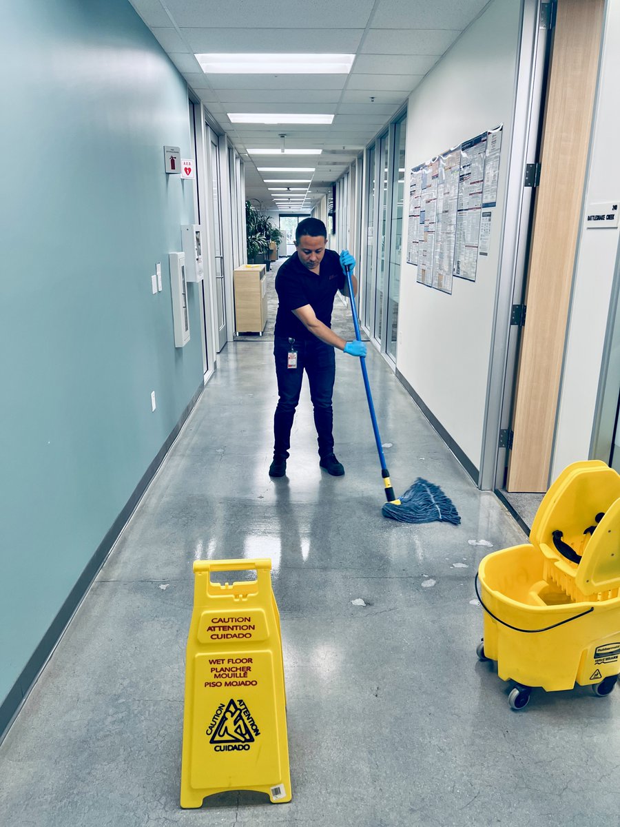 Building_Skills's tweet photo. Thank you to C&W Services for featuring BSP’s #DigitalLiteracy & Juan Rivas in their recent company update! Juan is a former property #serviceworker who engaged in BSP’s #upskilling programs. He is now the Special Projects Supervisor for C&W Services at #Google. #careerpathways https://t.co/kRWvKzx9dS