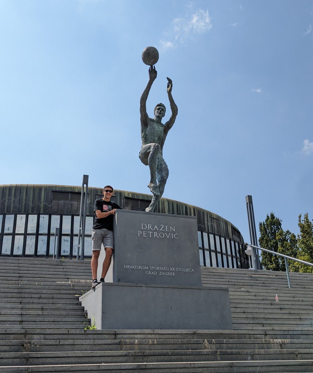 unaiflo's tweet photo. Zagreben! 🏀🇭🇷 https://t.co/01Qk302xAy