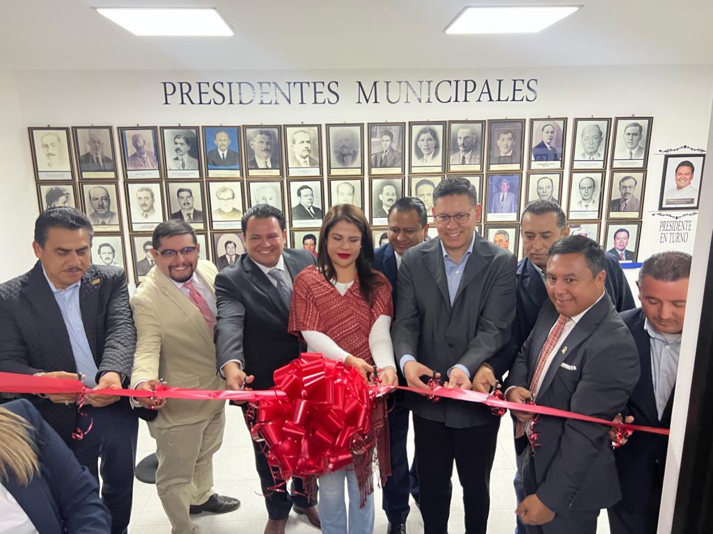 kgeat's tweet photo. En #Tenancingo acompañé a mi amigo @hectorgs4437 en la inauguración del Centro de Servicios Administrativos ll, que lleva el nombre de una mujer admirable, a la que le guardo cariño y agradecimiento, a mi querida Lic. Elena Gómez Issa.

#CercaDeTi
#DistritoVII
#PalabraDeMujer https://t.co/4PUBaCwPxv