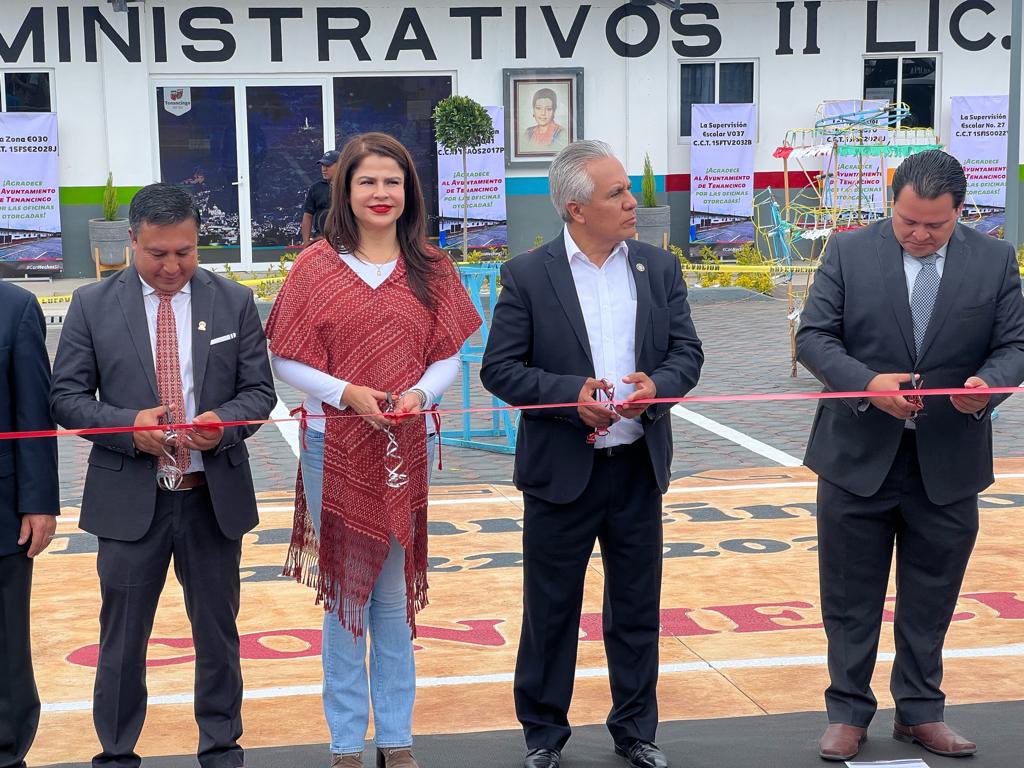 kgeat's tweet photo. En #Tenancingo acompañé a mi amigo @hectorgs4437 en la inauguración del Centro de Servicios Administrativos ll, que lleva el nombre de una mujer admirable, a la que le guardo cariño y agradecimiento, a mi querida Lic. Elena Gómez Issa.

#CercaDeTi
#DistritoVII
#PalabraDeMujer https://t.co/4PUBaCwPxv