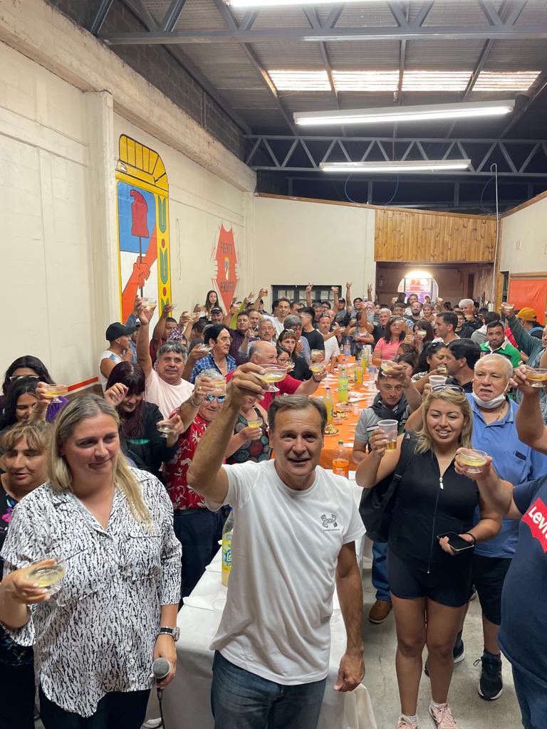 Nos toca hoy despedir a un gran compañero, pero sobre todo a una excelente persona! Te vamos a Extrañar! Q.E.P.D Hugo! Un abrazo enorme a toda su familia y amigos !