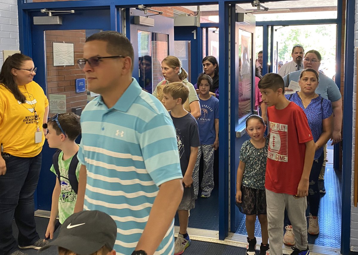 <a href="/WestridgePRIDE/">Westridge Elementary</a> <a href="/PWCSNews/">PWCS</a>  Westridge students and parents meet their new teachers and renew old friendships.