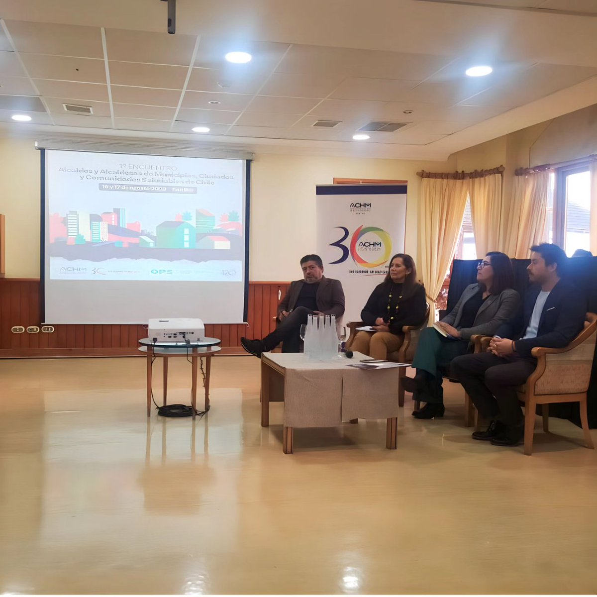 El alcalde Jorge Rivas F., expone en el 1er. Encuentro de Alcaldes y Alcaldesas de Municipios, Ciudades y Comunidades Saludables de Chile, en Frutillar, buscando establecer una estrategia para lograr la promoción de la salud y generar entornos saludables, desde los territorios.