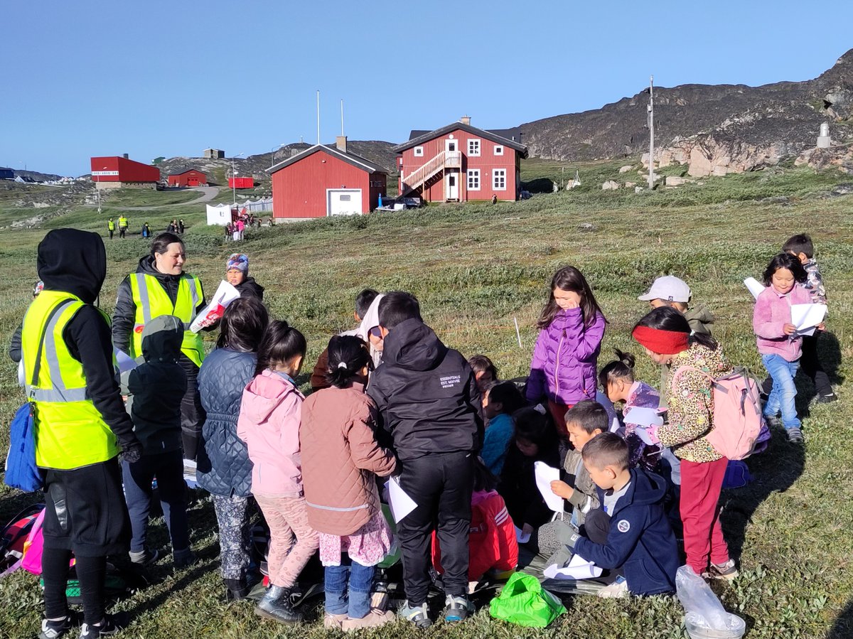 ArcticStationUC's tweet photo. Today @LouiseCAndrese1 and her colleagues hosted a science event for the local school kids grade 1-5 about how climate changes are researched. Kids and their teachers were very excited to get insight. #Qeqertarsuag #citizen_science https://t.co/X72btVVKGt