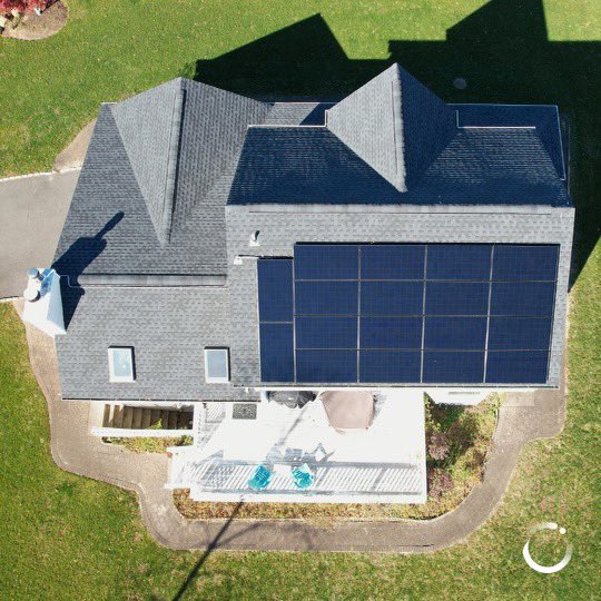 EmPowerSolar's tweet image. Power Move Thursday  ⚡️
Location: Greenport, NY
System size: 10,139 kW / 18 Panels / 415 Watt Panels
Annual Electric Savings: $2,737!

Ready to start saving with solar? Get a free custom design today. Link in bio. ☀️
.
.
.
#PowerMoveThursday #SolarSavings #SolarPanels #LISolar