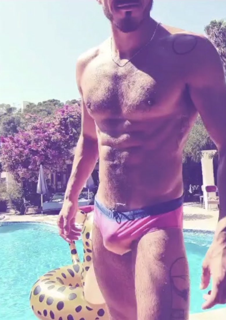 VaudLoz's tweet photo. Summer 2023 - #Ibiza# #ibizagay #mengay #gaylook #gaysolo #musclegay #summerbody #travel https://t.co/okJg4flfSO
