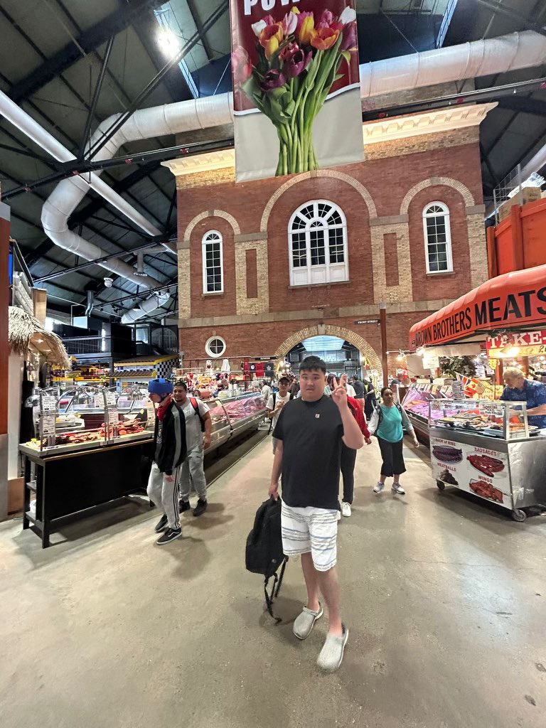 A quick visit to @stlawrencemarket 🐟 🥯 🍉 #loveourcity #beautifulday #happy #instadaily