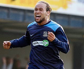 The dream turned into a nightmare 

I felt like I was on top of the world 🌎……

£1500 a week
1000’s singing my name 
Training 5 days a week 
Seeing my name in the paper

It was what we all dream about, right……

Well, there was plenty of cracks that I was powering over… from