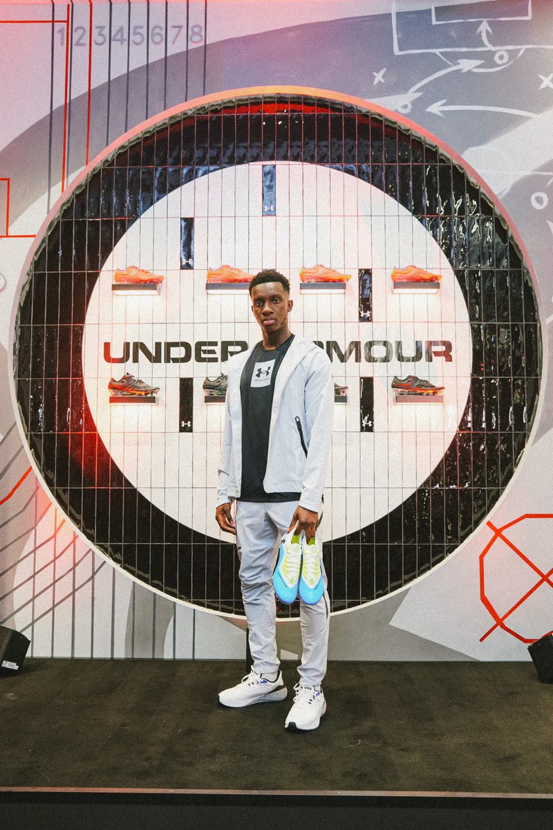 EddieNketiah9's tweet photo. Proud to join the sqUAd! Great day opening Under Armour’s new store on Oxford Street! #ProtectThisHouse @UnderArmour https://t.co/gwqqDcimY0