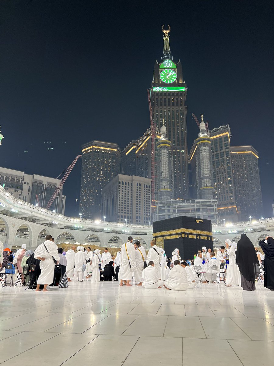 fatim_eissa's tweet photo. والروح في رِحَاب مكةَ اتّسَعَت الحمدلله طاب اللقاء وقرت العينُ و أرتوى القلب، الحمدلله الذي بلغني هواء مكة وسكينتها والدعاء فيها، اللهم تقبل منا عمرتنا ولاتترك لنا دعاء إلا وقد أجبته ولا ذنبًا إلا غفرته يارب❤️ https://t.co/HkyqyiONa8
