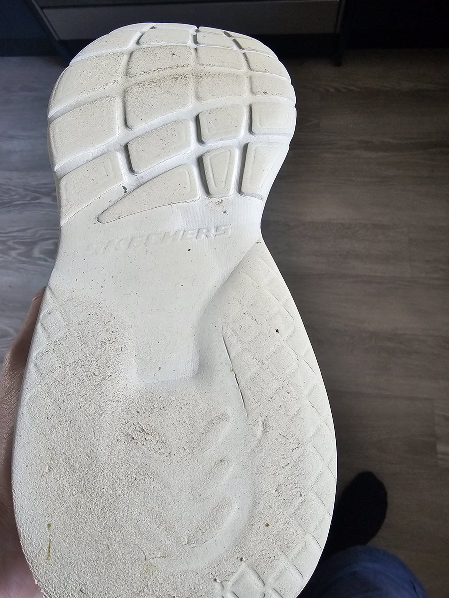 aj5utt1's tweet photo. My new memory foam @SKECHERS_UK were so comfortable  for two weeks in @WaltDisneyWorld and @UniversalORL even if the soles took a hit on the quarter of a million or so steps they took! https://t.co/T886J4ciwB