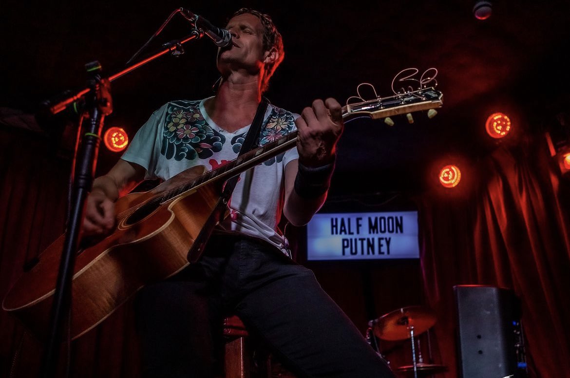ArnoCarstens's tweet image. Great pics from my performance at @halfmoonputney in the UK by one of my favorite photographers, Gina Smith 

Thank you to everyone who was there.

#halfmoonputney #londonperformance #ArnoCarstens #photography