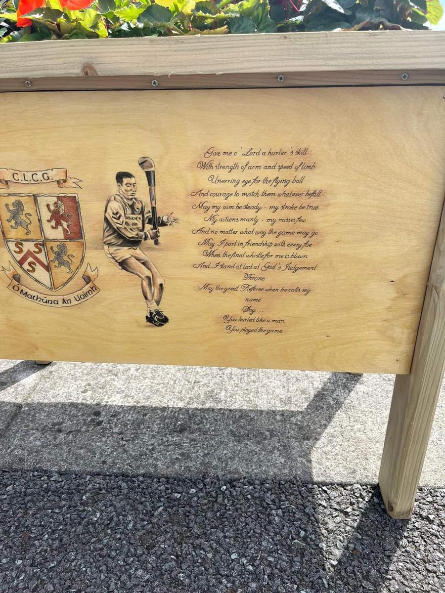 NavanOMahonys's tweet photo. Thanks to the family of Donal Fitzsimons who presented the club with planters with the club crest and a tribute. 

The planters feature the club crest, the words of "A Hurlers Prayer" and a picture of Donal representing @MeathGAA https://t.co/xhWuarivUC