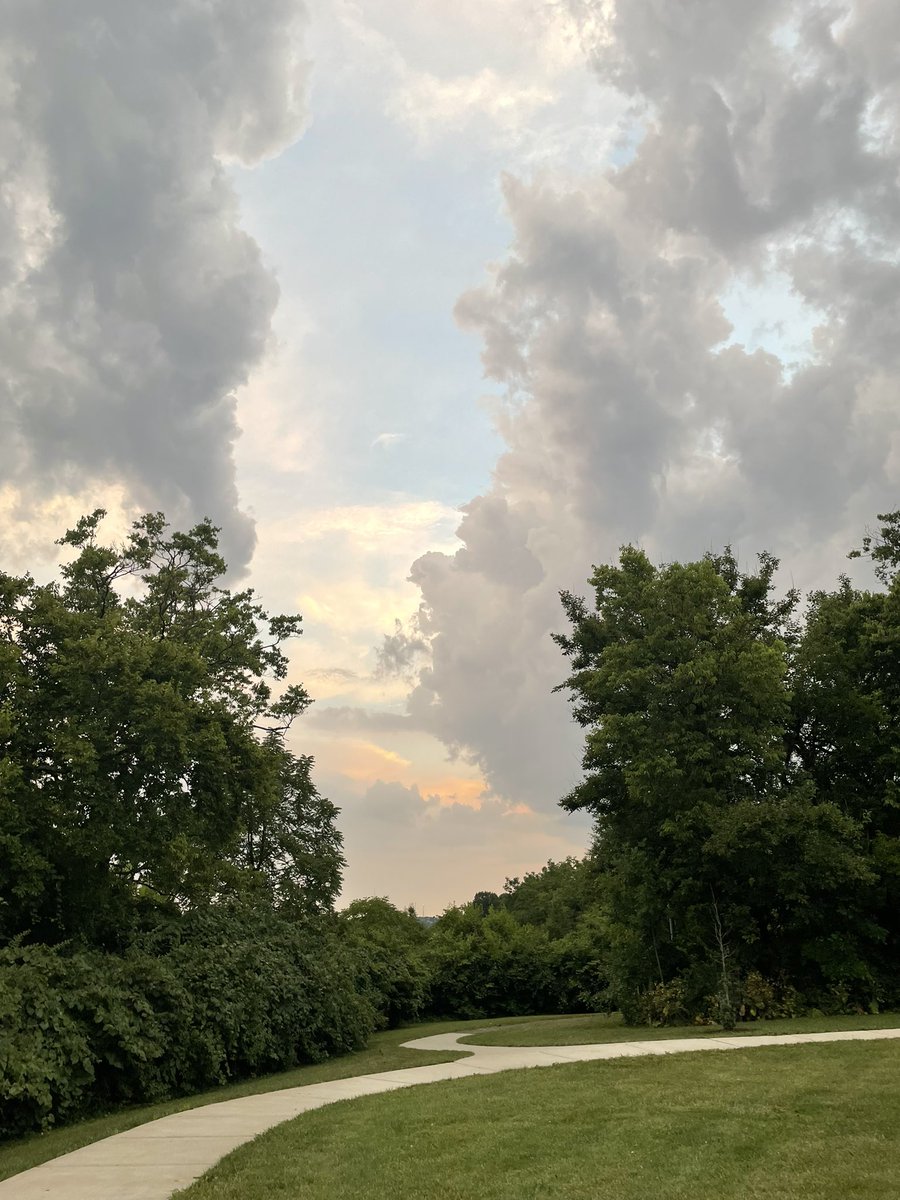 mayahehe23's tweet photo. Can’t seem to keep my head out of the clouds https://t.co/j7Y5lGXWUy
