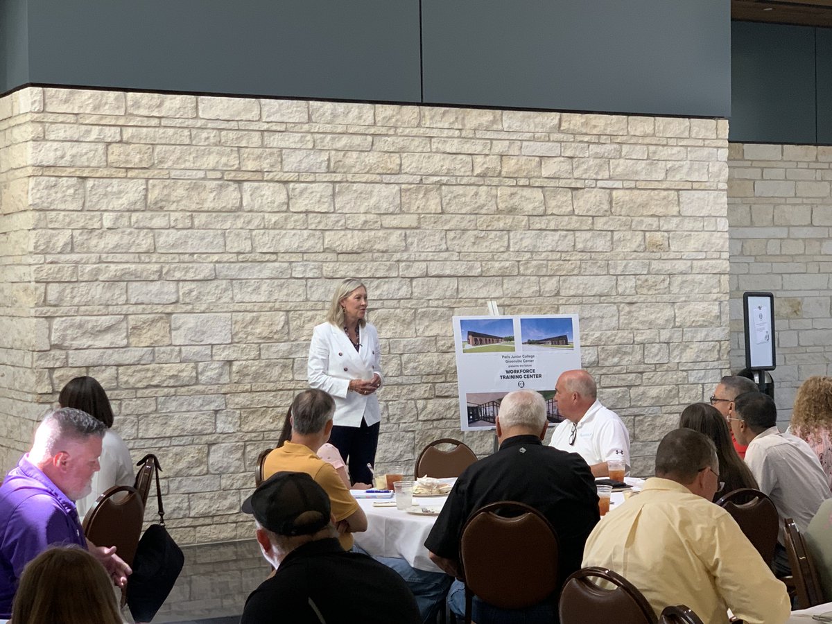 ParisJC's tweet photo. Looks like a great crowd came out to the Paris Junior College - Greenville Center for a free lunch and updates from Dr. Pam Anglin, PJC President. Thanks to the @greenvchamber for promoting the event! https://t.co/Ujhyho0fSa