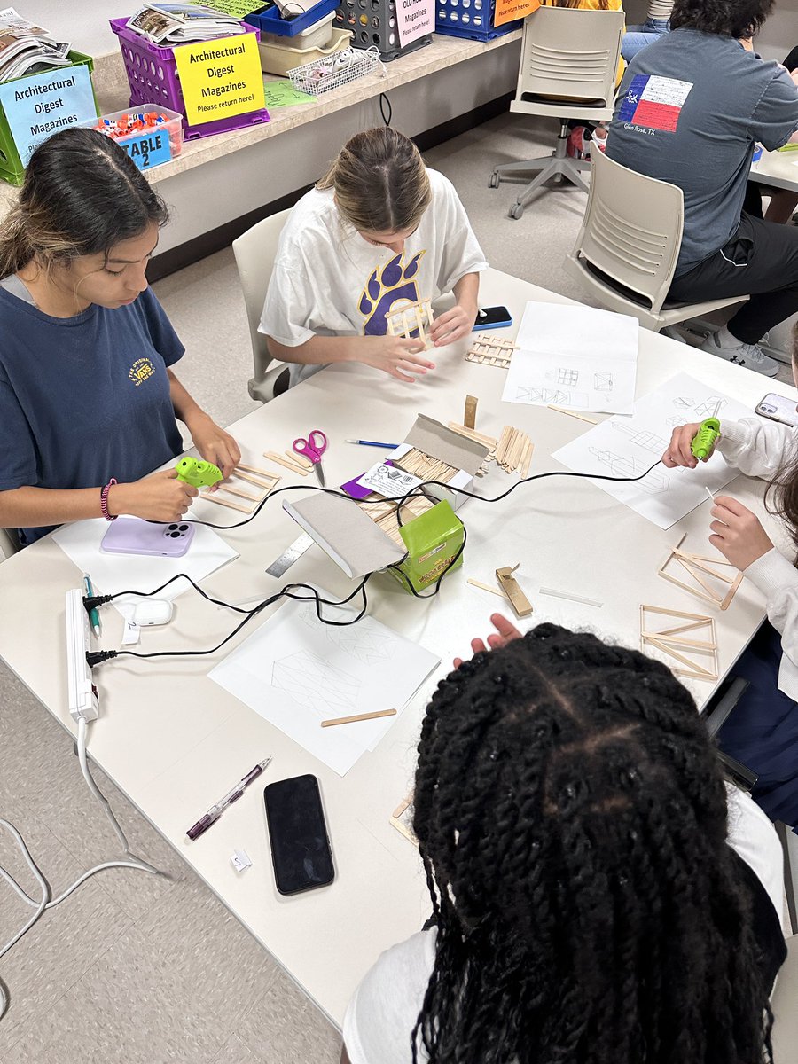 BCTEA_Design's tweet image. #ThrowbackThursday to the first and second days of school when advanced design students were having a friendly “skyscraper” popsicle stick building competition. #hebisd #BAID #bctea #architecture #interiordesign