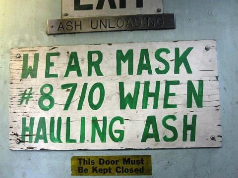 justice40rward's tweet photo. What is coal ash? A thread🧵⬇️
📷: @uafairbanks
#Justice40 #EnvironmentalJustice #CleanEnergy #InvestInAJustTranstion #RenewableEnergy #Coal #ToxicDumping https://t.co/OxanS7qQ0R
