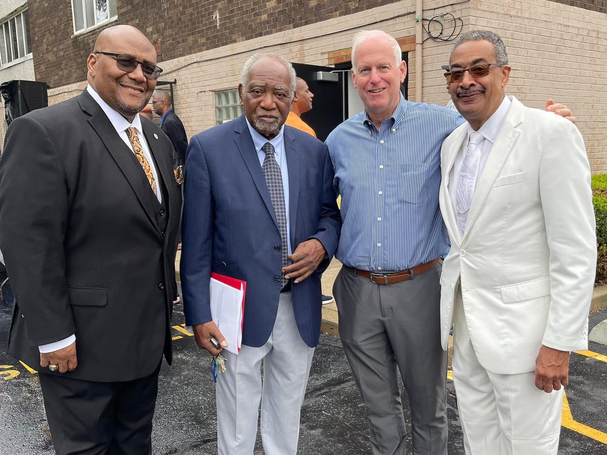 CiscoBuildUnion's tweet image. Early morning rains challenged vendors for the annual St. Paul Community Development Ministries Construction Conference &amp;amp; Expo, pushing the Expo indoors - but it didn’t stop paticipants from learning about Union apprenticeships. #ConstructionJob #Apprenticeship #BuildingTrades