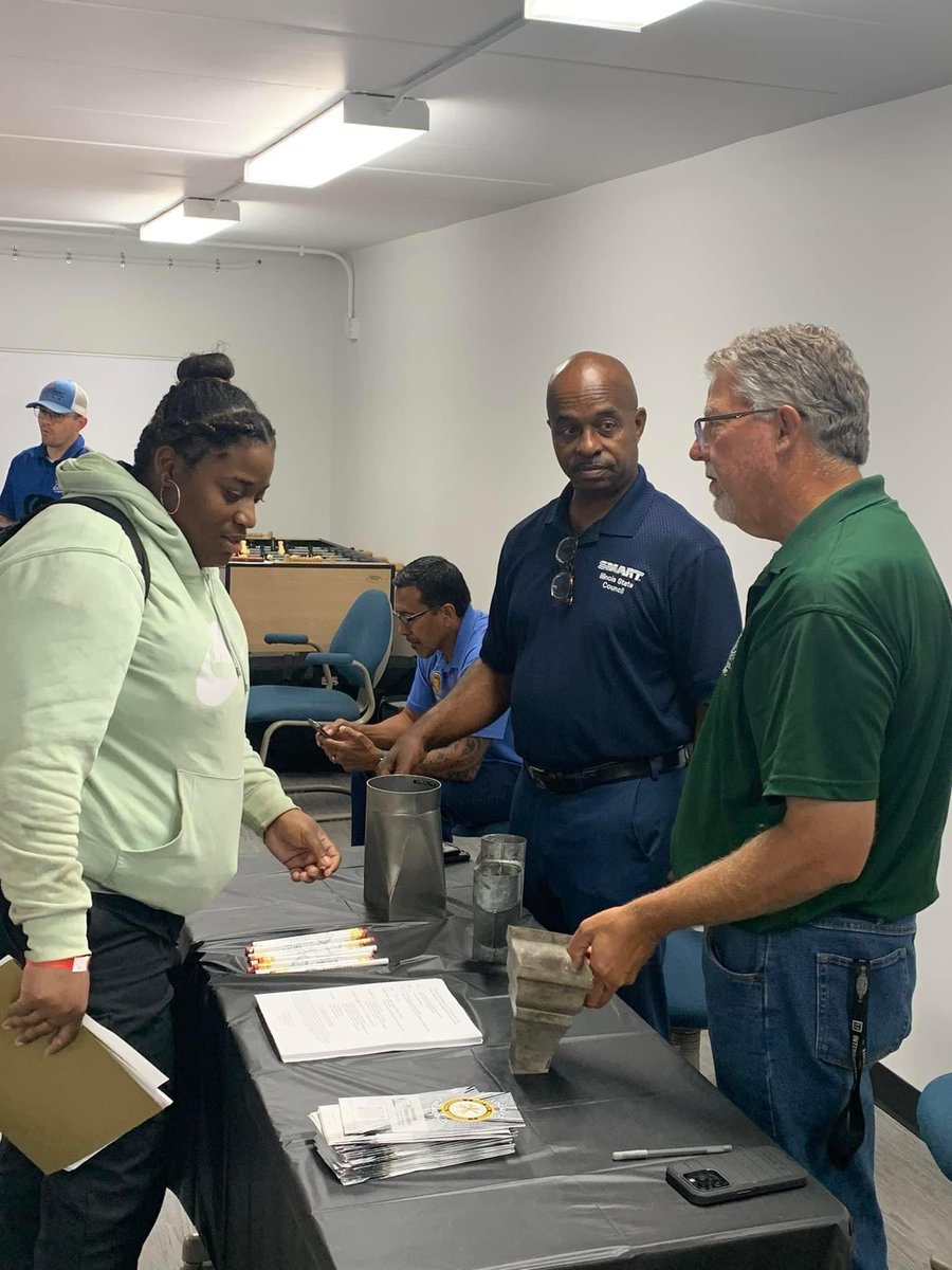 CiscoBuildUnion's tweet image. Early morning rains challenged vendors for the annual St. Paul Community Development Ministries Construction Conference &amp;amp; Expo, pushing the Expo indoors - but it didn’t stop paticipants from learning about Union apprenticeships. #ConstructionJob #Apprenticeship #BuildingTrades